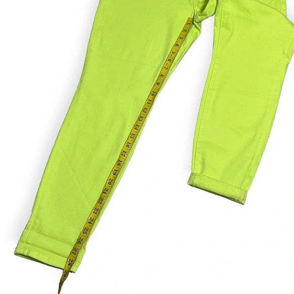 Judy Blue
Neon Lime Green High Waist Cuffed Slim Fit Jeans size 13/31 - Picture 6 of 10
